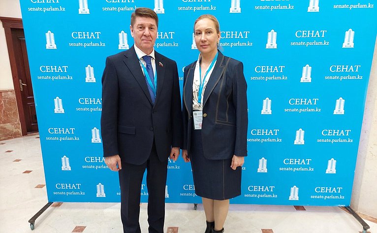 Делегация сенаторов приняла участие в наблюдении за проведением референдума по принятию новой Конституции Казахстана