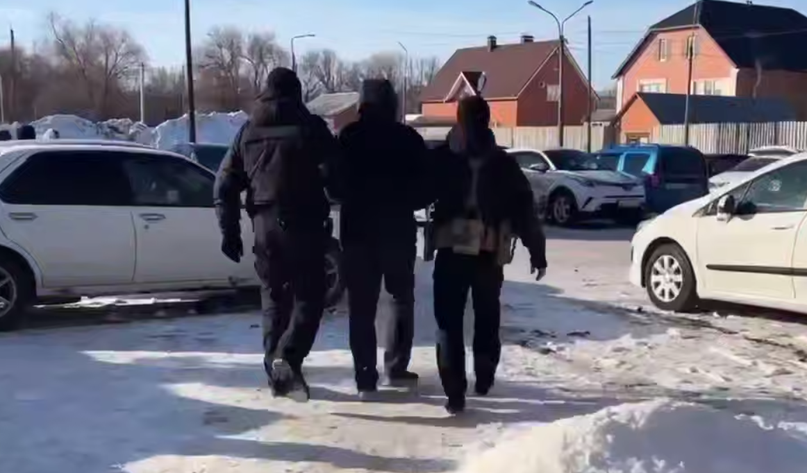 Кадр из видео задержания. Видео: следственный комитет России по Оренбургской области