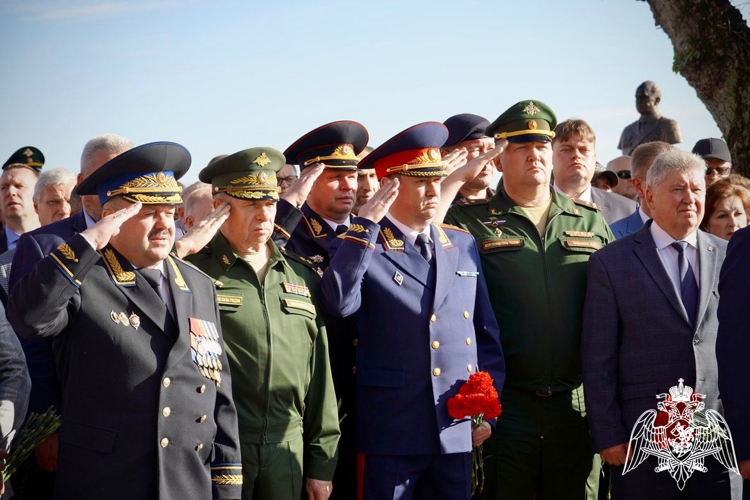 Сотрудники Росгвардии приняли участие в открытии бюста Герою России Игорю Кириллову в Костроме 