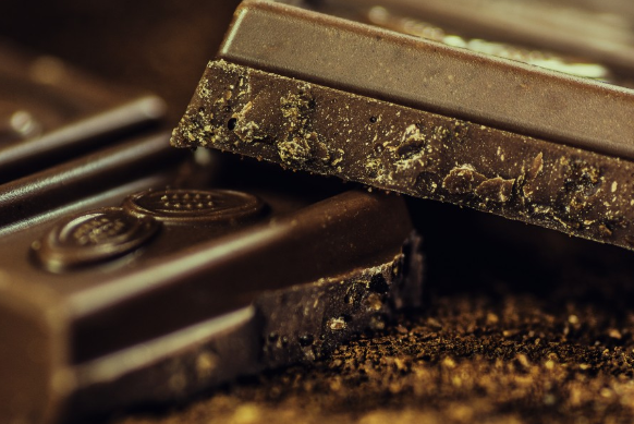 Ученые выяснили, что темный шоколад снижает риск гипертонии