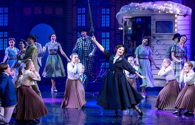 Мэри Поппинс прилетела. В Челябинском театре оперы и балета поставили мюзикл 