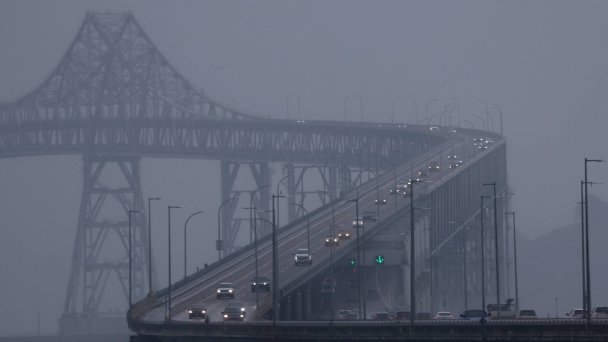 Автомобили на мосту Ричмонд — Сан-Рафаэл, Калифорния (Фото Justin Sullivan / Getty Images)