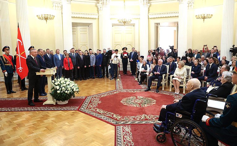 Валентина Матвиенко приняла участие в церемонии вручения знаков отличия «Почетный гражданин Санкт-Петербурга» в Мариинском дворце, посвященных Дню Санкт-Петербурга