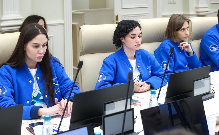 Круглый стол Комитета СФ по социальной политике «Актуальные вопросы совершенствования мер поддержки молодых специалистов, работающих в сфере здравоохранения (в рамках проекта «Всероссийская научная школа «Медицина молодая»)»