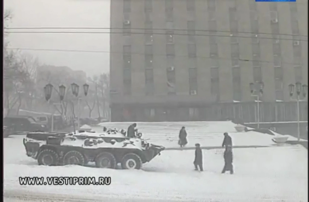 БТР ТОФ на улицах Владивостока в январе 2002 года