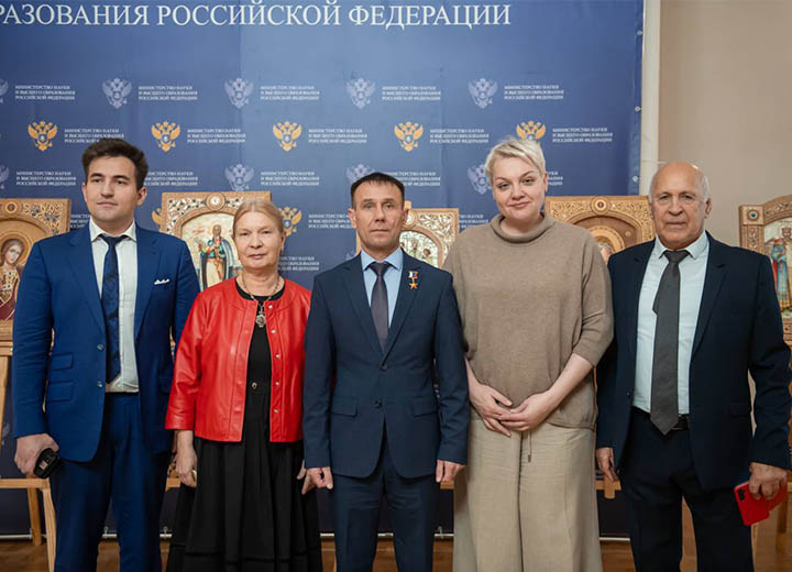 Духовные образы русской воинской славы: выставка икон из бересты начинает свою работу в Министерстве науки и высшего образования Российской Федерации