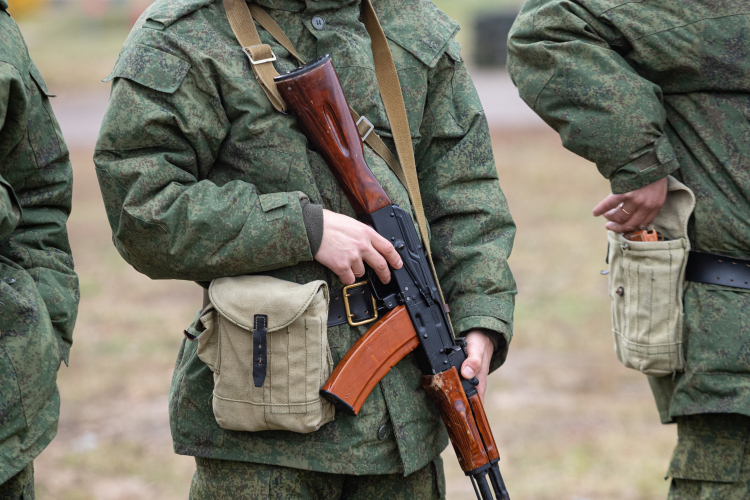 Добровольцев ожидает обучение в Казанском танковом училище. Там они будут тренироваться в стрельбе из оружия по дронам, повысят физическую подготовку. Из резервистов-добровольцев сформируют мобильные огневые группы