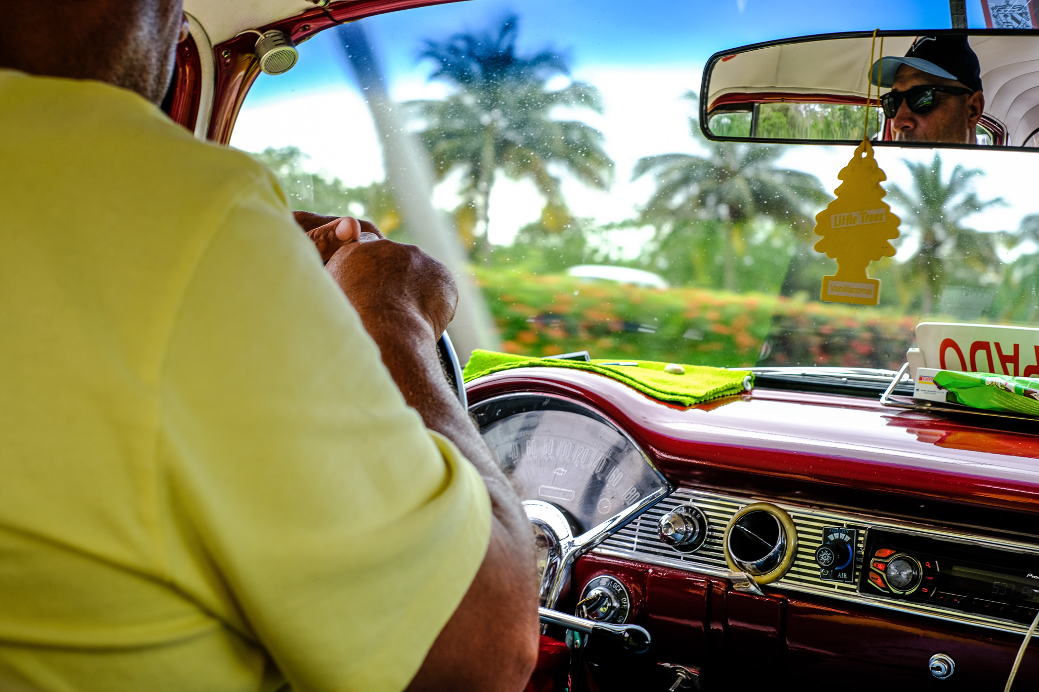 Покататься по Кубе можно не только на ретроавтомобиле