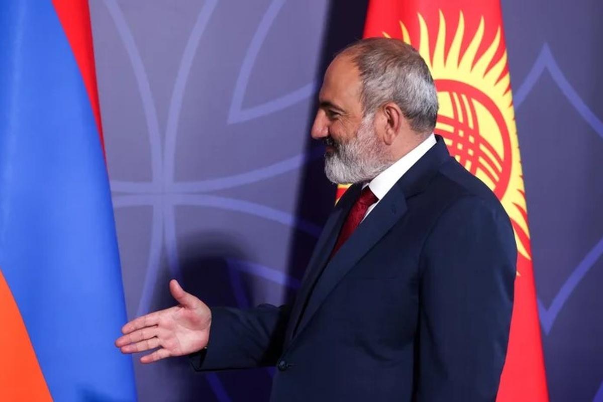 Почему Пашинян сохраняет власть, несмотря на снижение рейтинга и оппозицию