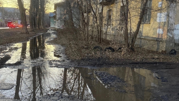 Жилой двор на улице Свободы ушел под воду в Самаре