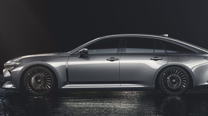 Седан Toyota Crown