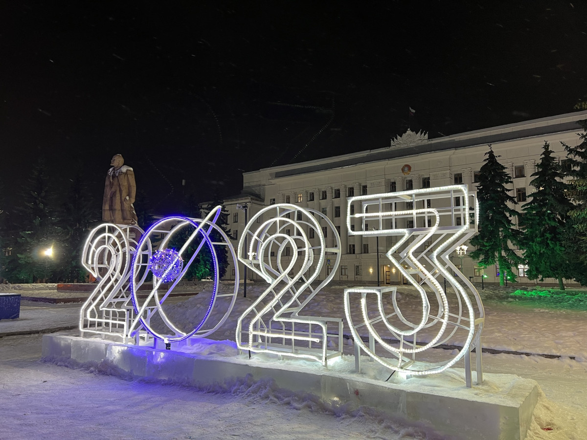 в кирове есть театральная площадь