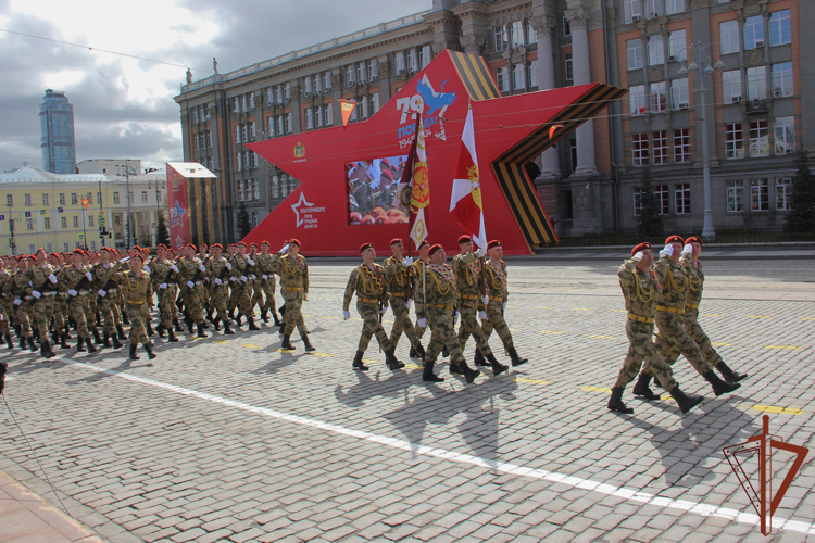 Росгвардия приняла участие в параде Победы в Екатеринбурге