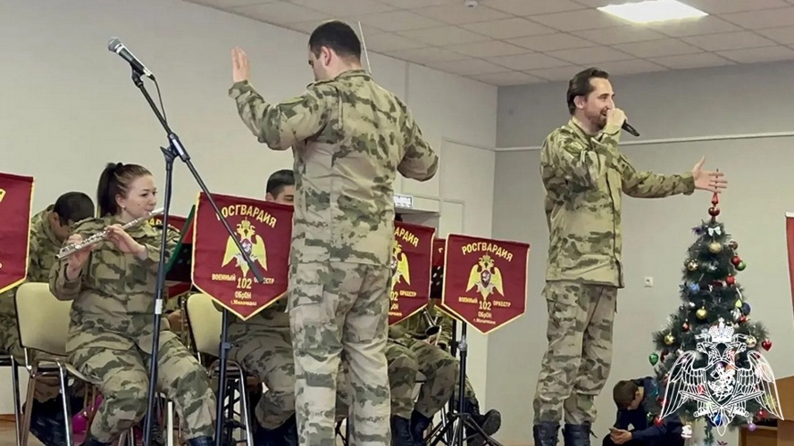 Военный оркестр Росгвардии поздравил с наступающим Новым годом сослуживцев, выполняющих задачи в отдаленных районах Дагестана