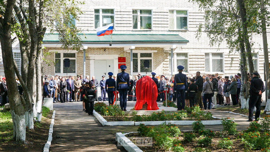 Сотрудники ОМОН «Ураган» приняли участие в открытии мемориального камня, погибшим комсомольчанам в ходе СВО