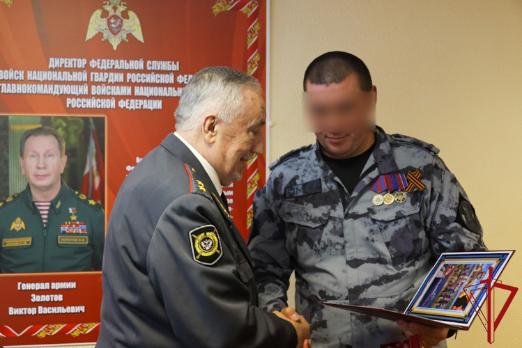 В Санкт-Петербурге поздравили ОМОН «Балтика» (на транспорте) Росгвардии с 33-летием со дня образования