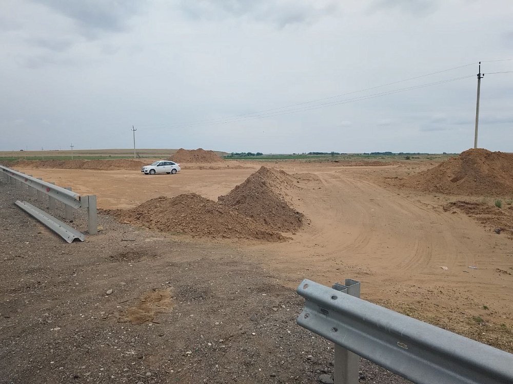 Астраханское село, отрезанное от мира, три года ждет и никак не дождется дороги 