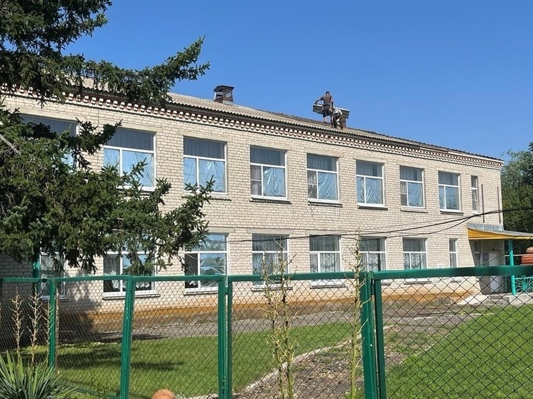 В Крыловском районе привели в порядок крышу детского сада