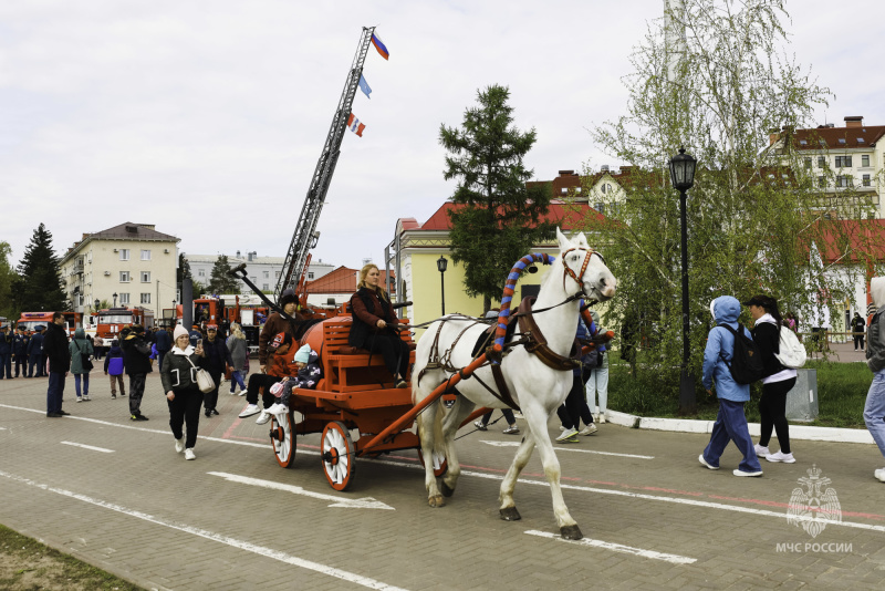 Отметили День пожарной охраны Омской области с размахом