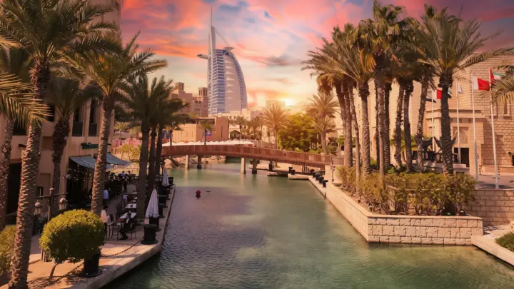 Почему туристам из России грозят массовые отмены бронирований в отелях Дубая