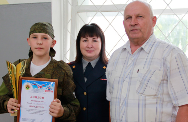 Управление по конвоированию воронеж. Какие цветы на возложение к памятнику. Управление по конвоированию. Памятник дню победы на 85 лет. 25 лет управление по конвоированию кемерово.