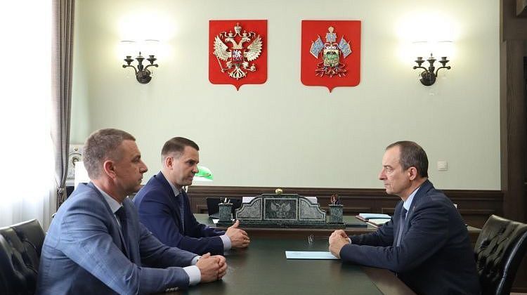 Юрий Бурлачко и Ярослав Нилов обсудили меры соцподдержки многодетных семей на Кубани