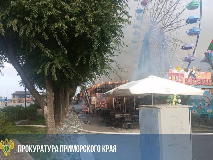 В кафе Владивостока на набережной случился крупный пожар