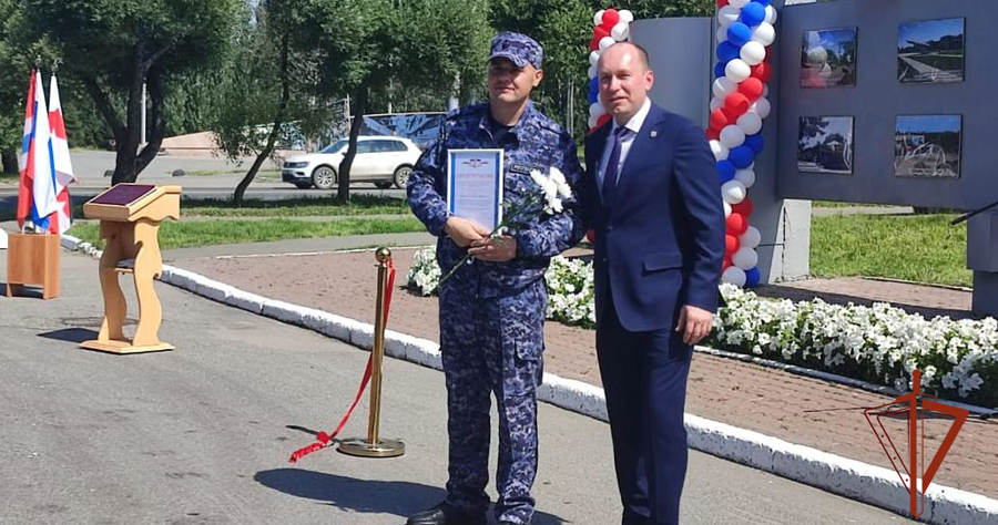 Портреты росгвардейцев появились на обновлённых Досках почёта города Омска