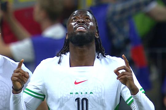 Сборная России по футболу прервала «сухую» серию в товарищеском матче против Нигерии (на фото Толу Арокодаре, источник: matchtv.ru)