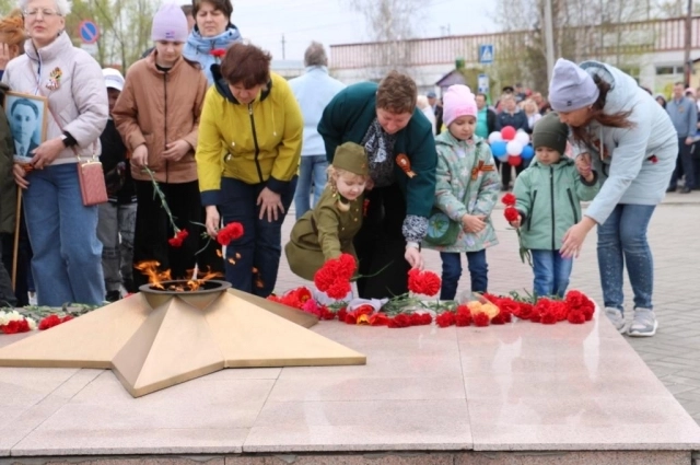 В этом году по решению президента России организована программа зажжения Вечных огней. 