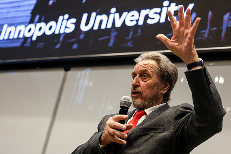 В университете Маск-старший выступил перед студентами