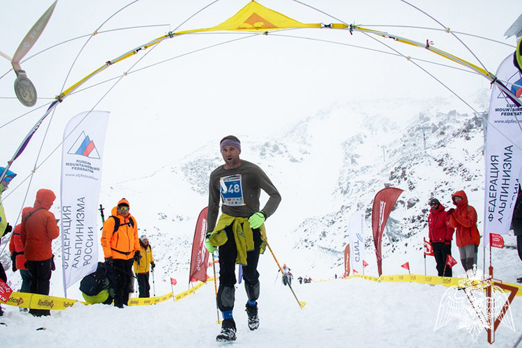 Росгвардейцы участвуют в международном фестивале Red Fox Elbrus Race 2024