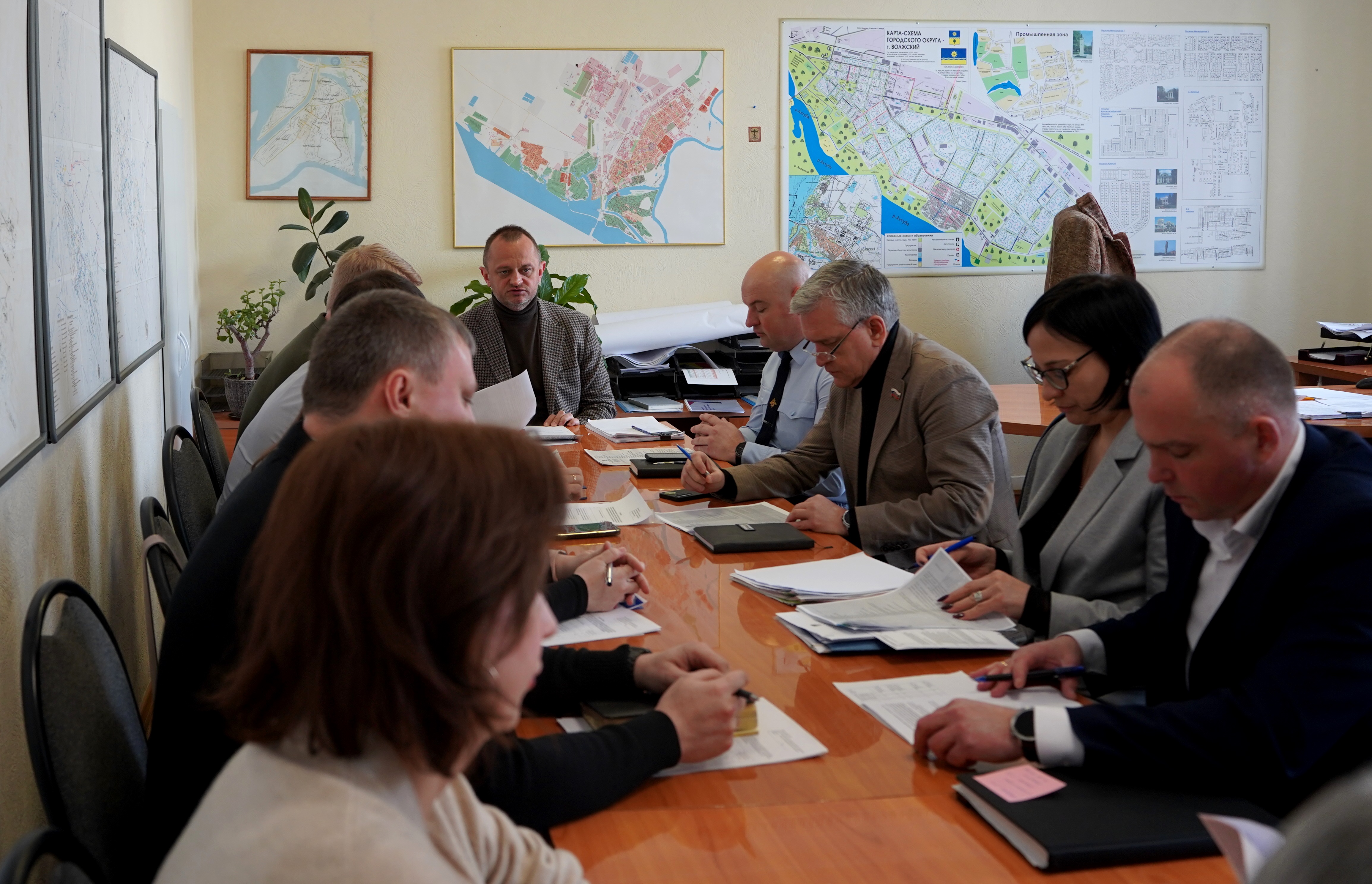 В Волжском обсуждают проект по созданию платных парковок