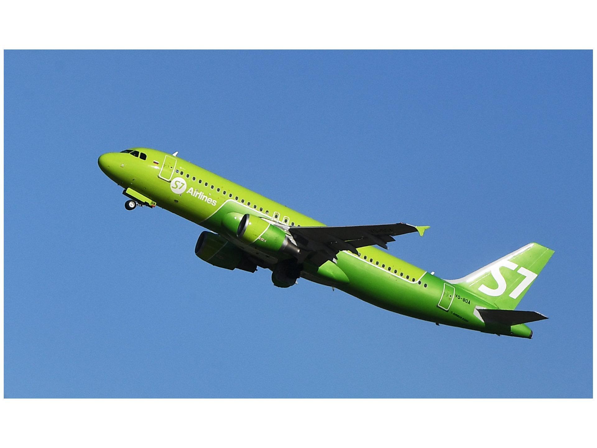 Рейс авиакомпании s7. Боинг 777 s7. Самолёт s7 Airlines. Самолет s7. S7 Airlines Новосибирск.