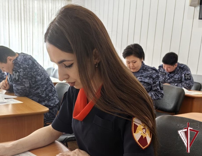 Сотрудники вневедомственной охраны Росгвардии в Якутске написали этнографический диктант 