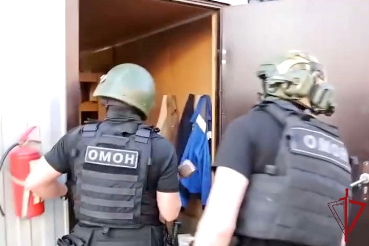 В Санкт-Петербурге при содействии сотрудников ОМОН Росгвардии проведена проверка мигрантов на стройке возле Пулково