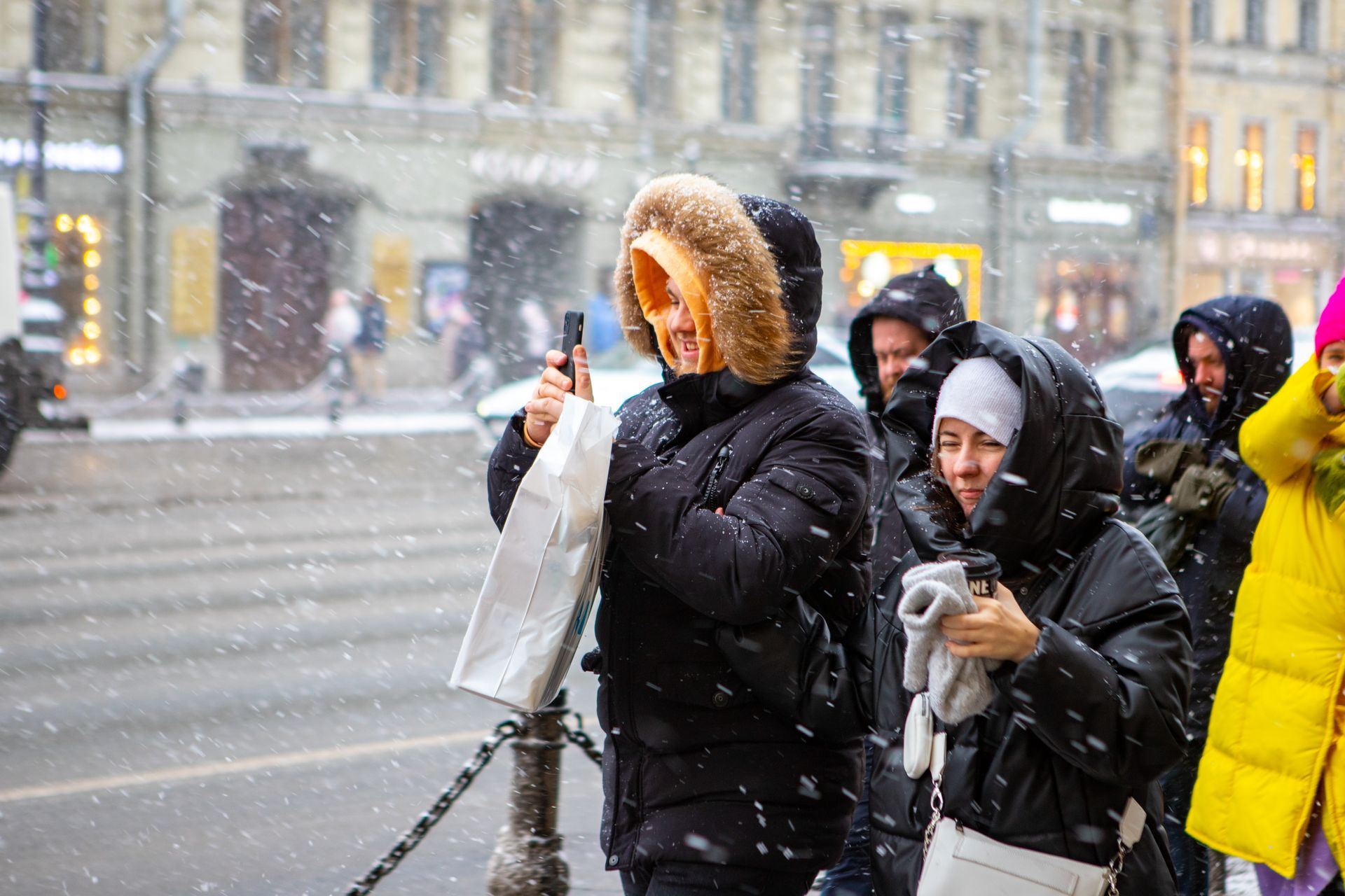 Погода в питере сейчас видео. Снег в Петербурге. Городские жители. Питер в январе.