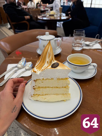 Популярный футболист из Саратова балует дочь игрушками