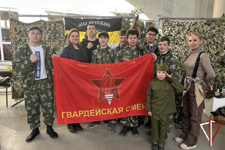 Сотрудники Управления Росгвардии по Свердловской области провели патриотические встречи с подрастающим поколением
