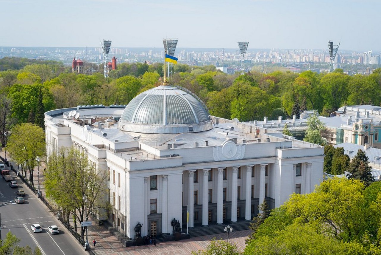 Здание Верховной рады Украины, построенное в 1939 году по проекту архитектора Владимира Заболотного, представляет ценность для России. Те, кто внутри, - нет.