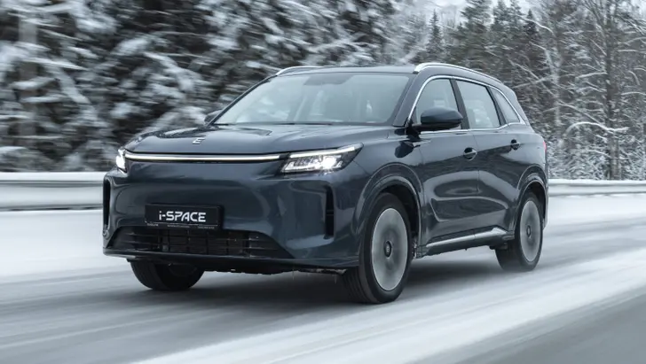 В России начались продажи полноприводного семейного кроссовера российской сборки