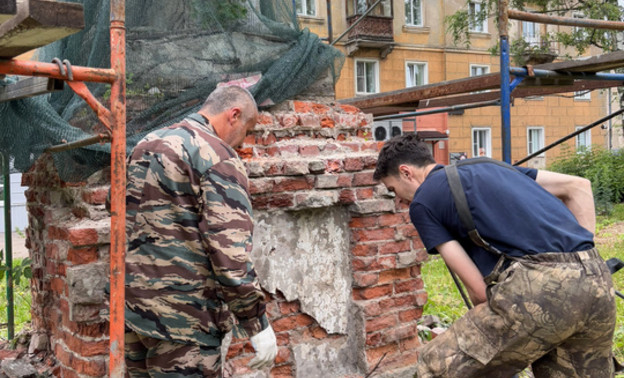 В Слободском ремонтируют Ленина