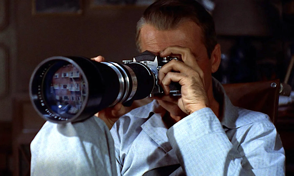 «Окно во двор»