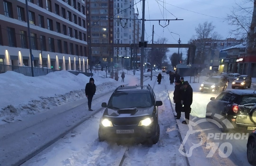 Ожидание перехода. Парковка ожиданий. ДТП Томск сегодня регион 70.