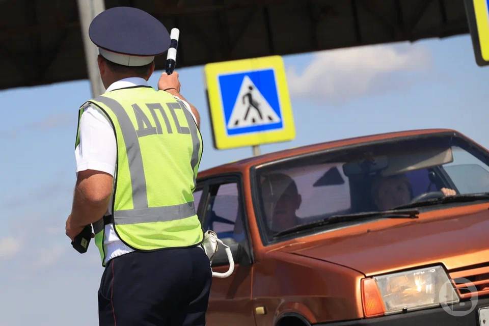 В Волгограде 14 мая столкнулись три легковых автомобиля
