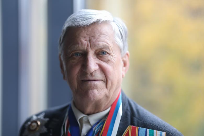 Александр Тихонов