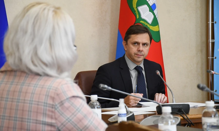 Губернатор Андрей Клычков провёл приём граждан по личным вопросам