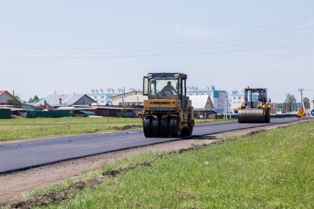 В пгт Ижморский ремонтируют улицу Ленинская протяженностью 1 км.