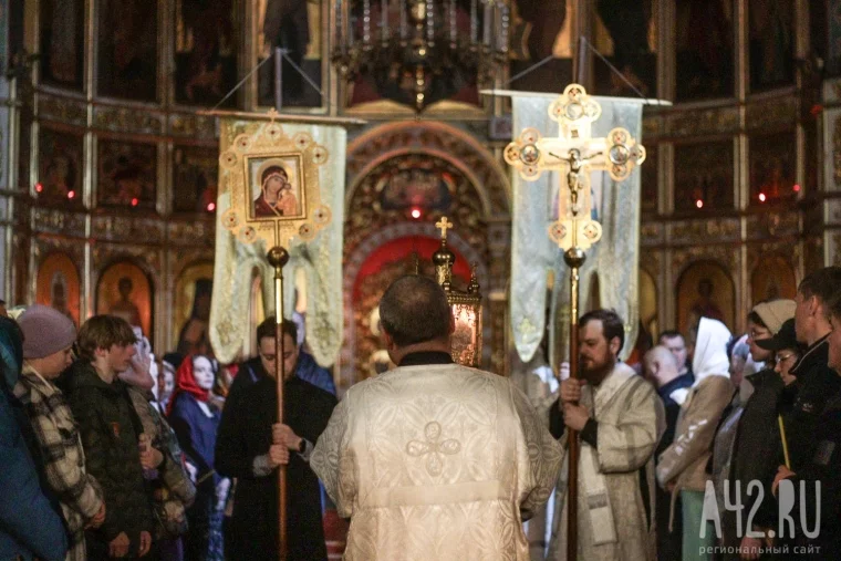 Фото: Пасха в Кемерове: ночное богослужение в Знаменском соборе 68