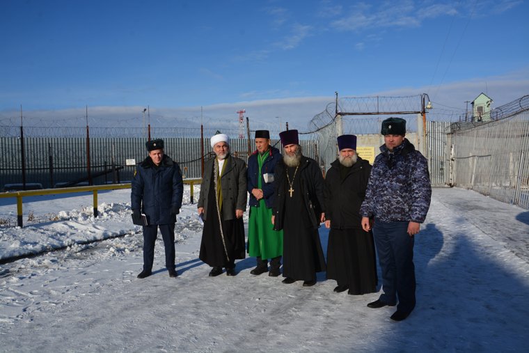 В курганские колонии приехали священники